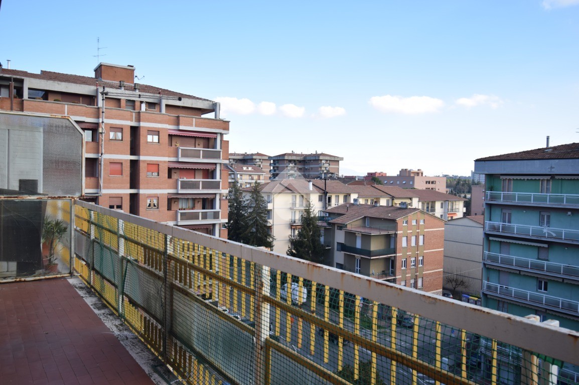 3 locali Via Giovanni Battista Pergolesi,